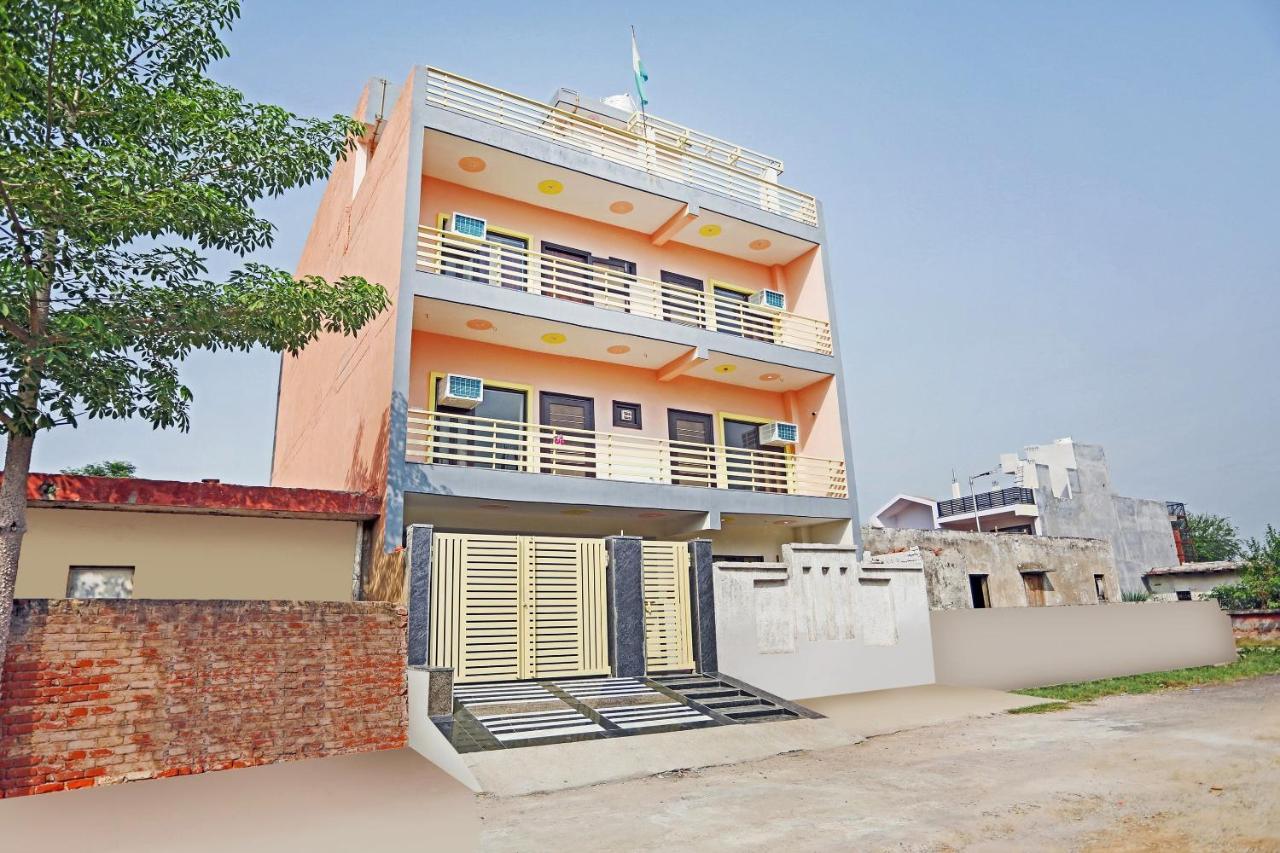 Capital O Friends Zone The Guest House Delhi  Eksteriør billede