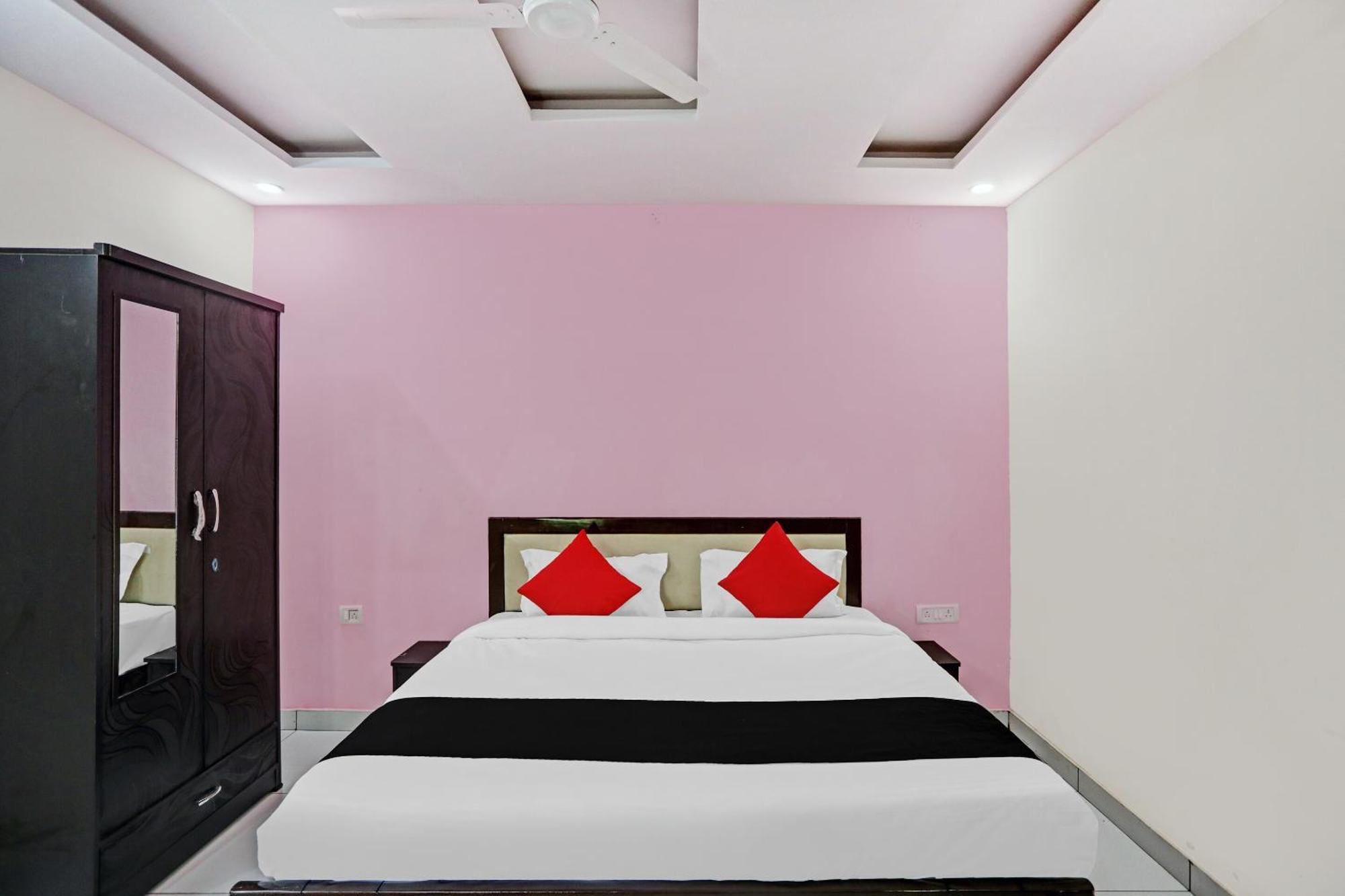 Capital O Friends Zone The Guest House Delhi  Eksteriør billede